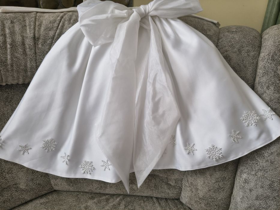 Сукня біла святкова нарядна довга пишна, костюм зими, сніжинки