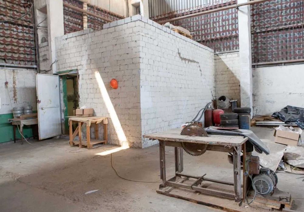 Продаж виробничо-складського комплексу 9 000 м²