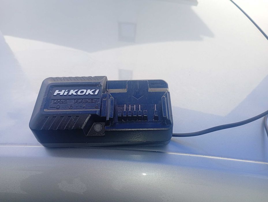 Carregador de bateria HIKOKI