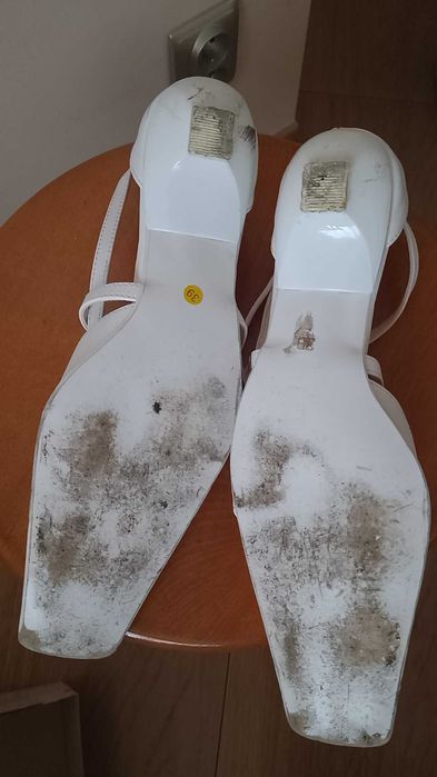 Białe buty ślubne