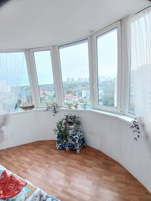 Продається 2-х, кімнатна квартира, вул. Грушевського 17в