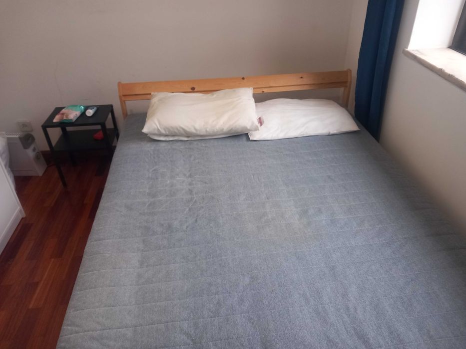 Cama de casal e colchão Ikea