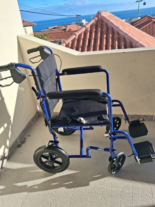 Cadeira de Rodas com Travões
