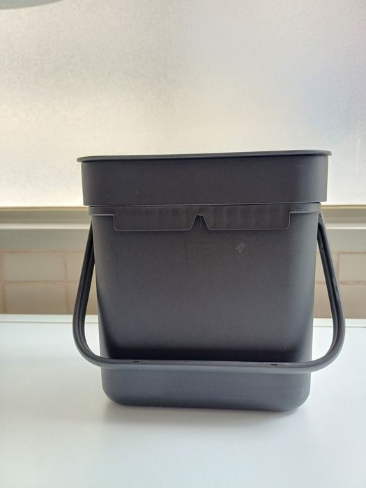 Pequeno balde do lixo da Brabantia, perfeito para resíduos de cozinha