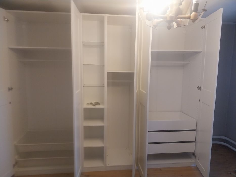 Składanie  mebli z paczek