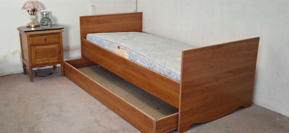 Televisão 100€, cama de solteiro,120€