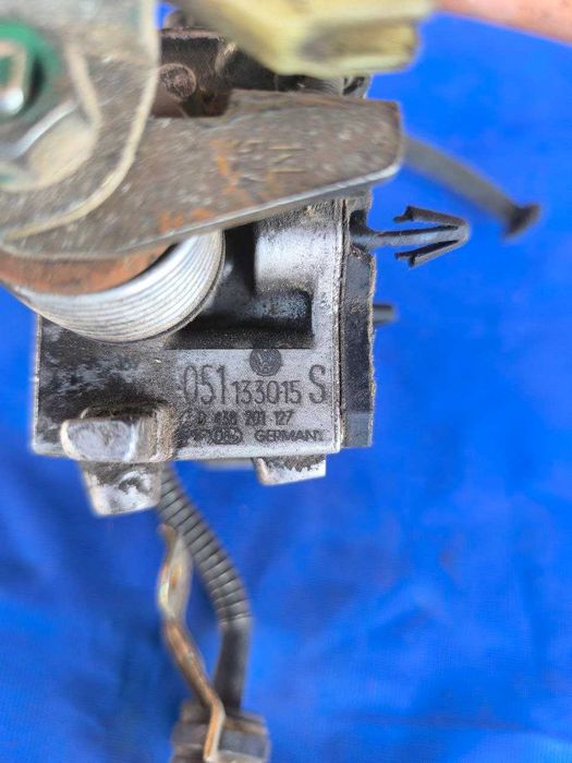 Дросельна заслінка VW Vento Golf III 1.8 бензин 051133015S