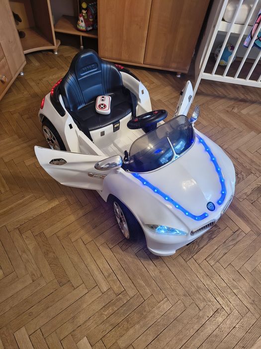 Autko na akumulator dla dziecka z LED + Nowe akumulatory + Pilot + Ładowarka!