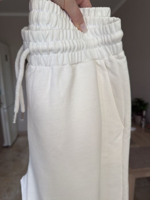 Білі штани палаццо