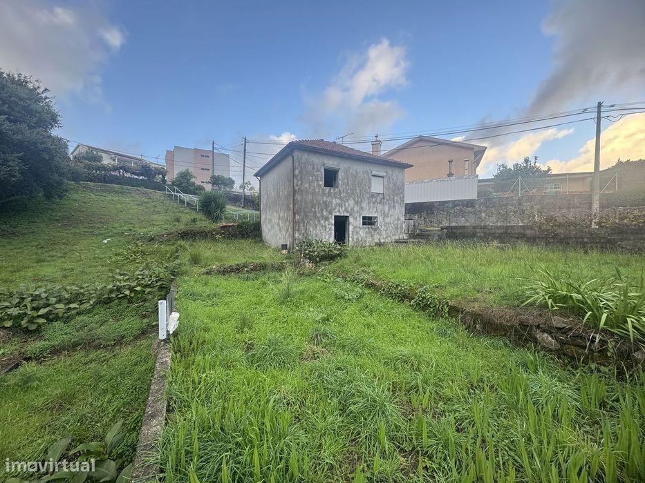 Moradia isolada- centro Canedo