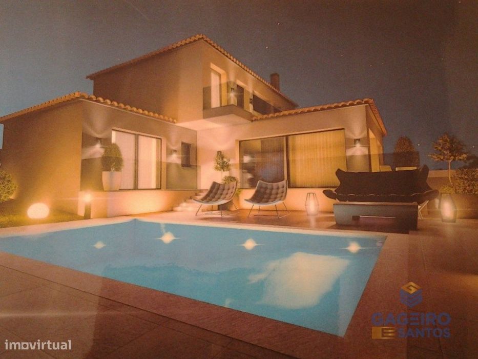 Excelente moradia T3, com Piscina, em Obidos