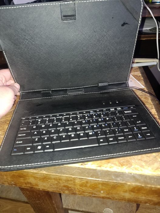 Etui z klawiaturą na tableta