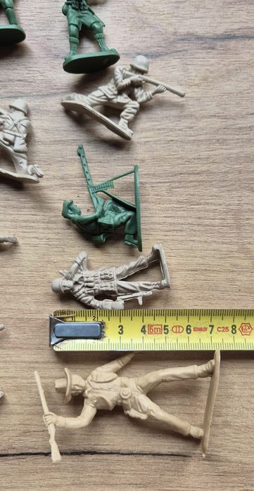 Figurki plastikowe żołnierzyki 30 sztuk wojsko armia lata 90
