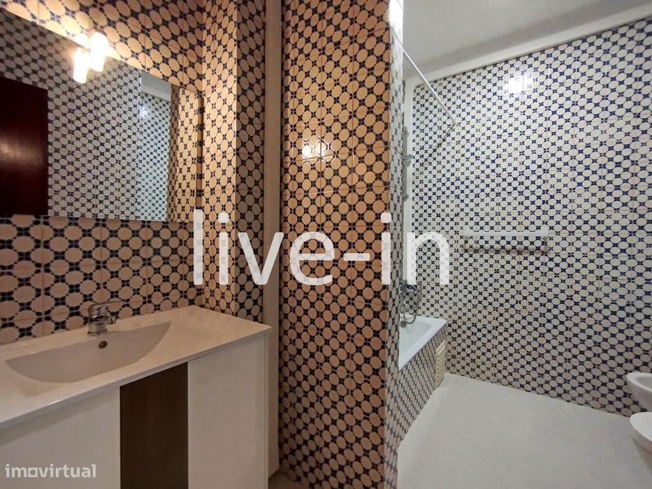 Apartamento T3 junto à Escola Mário Sacramento