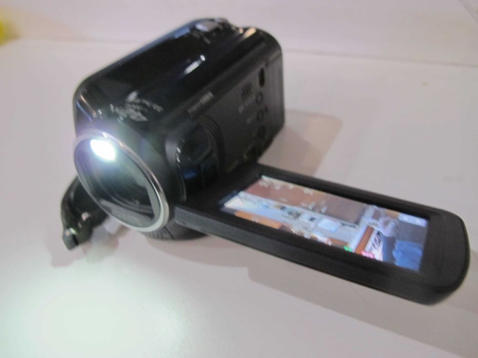 Panasonic HDC-HS80,  HC-V100, Full HD, 42 x opt zoom