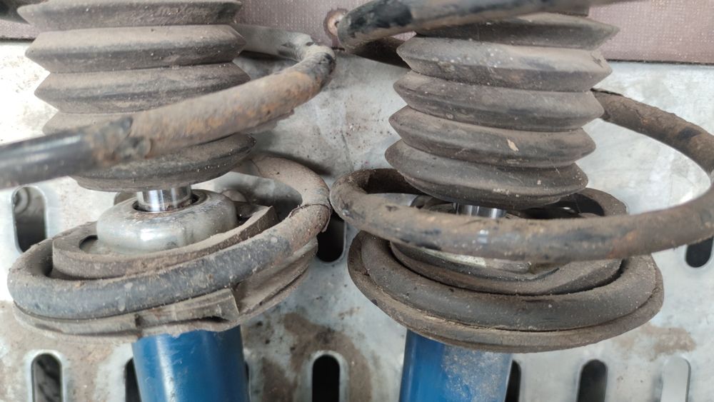 BMW e60 3.0d xdrive amortyzatory przód Meyle