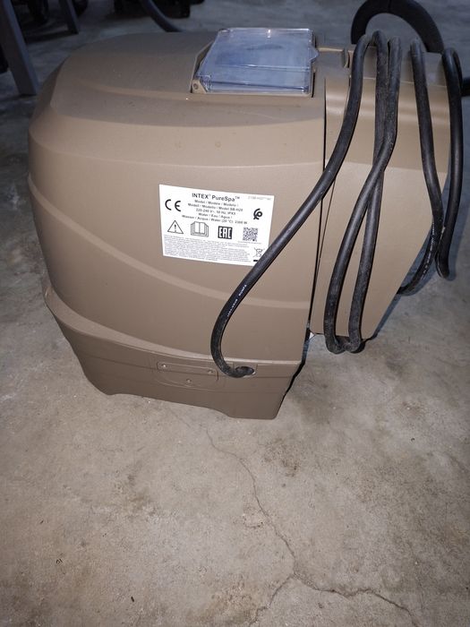 Intex PureSpa TM
21SB-H20*"AO
Mode! I Modèle / Modelo / Modell / Modello / Model SB-H20 220-240 V~, 50 Hz, IPX5 Water / Eau / Aaua /