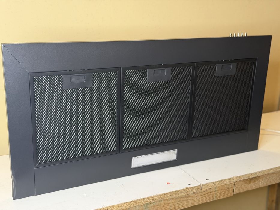 Нова настінна витяжка CIARRA CBCB9201-B.   90 см