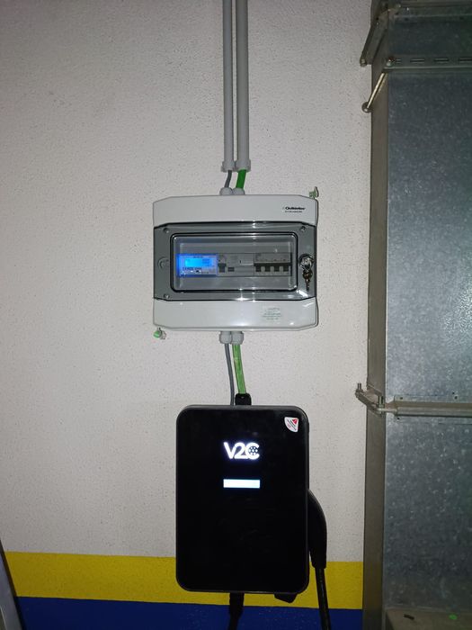 Instalação  de carregador de carro elétrico e serviço de eletricidade em geral