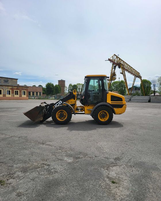 Навантажувач фронтальний jcb