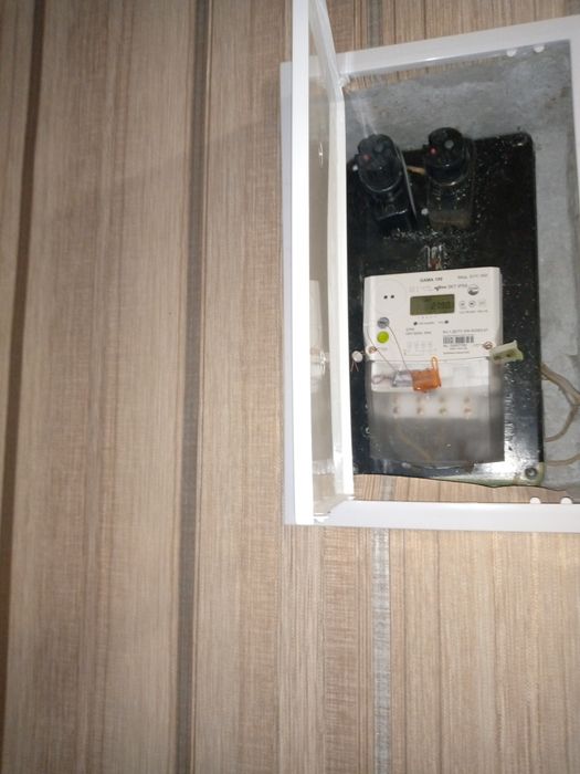 Продам 2-х комнатную квартиру на ДНЕПРОСТРОЕ ,улица Цветов! Н.К.