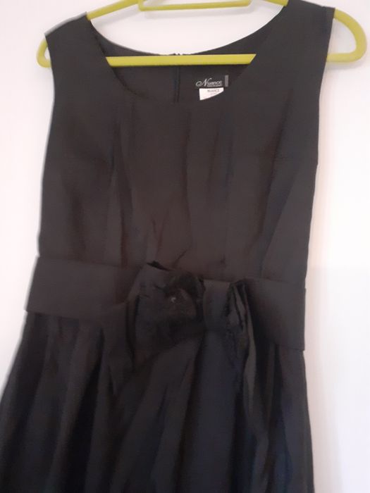 Czarna sukienka wyjsciowa