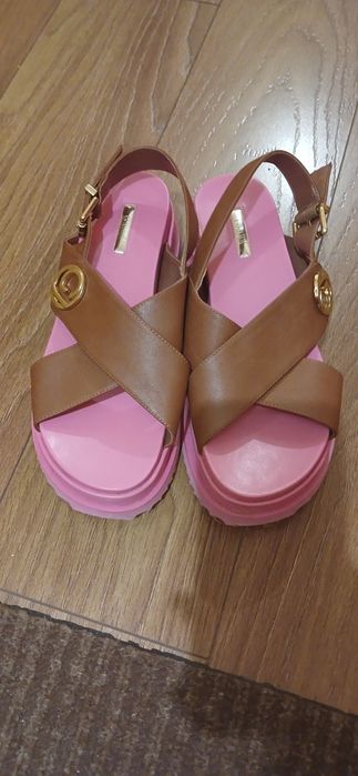 Босоніж  жіночі...