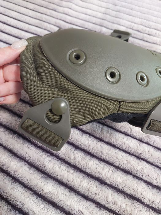 Наколінники нові