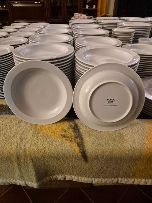 Pratos de Porcelana - Jantar, Sopa e Sobremesa - Na compra de 10 pratos ( ofereço 1 prato )