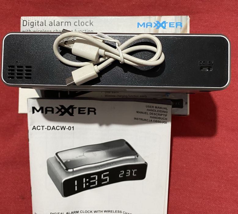Digital Alarm Clock with Wireless Charging Function445943250734950404