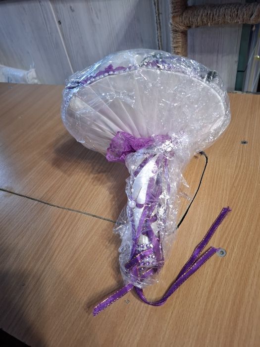 Букет невесты в фиолетово-белом цвете