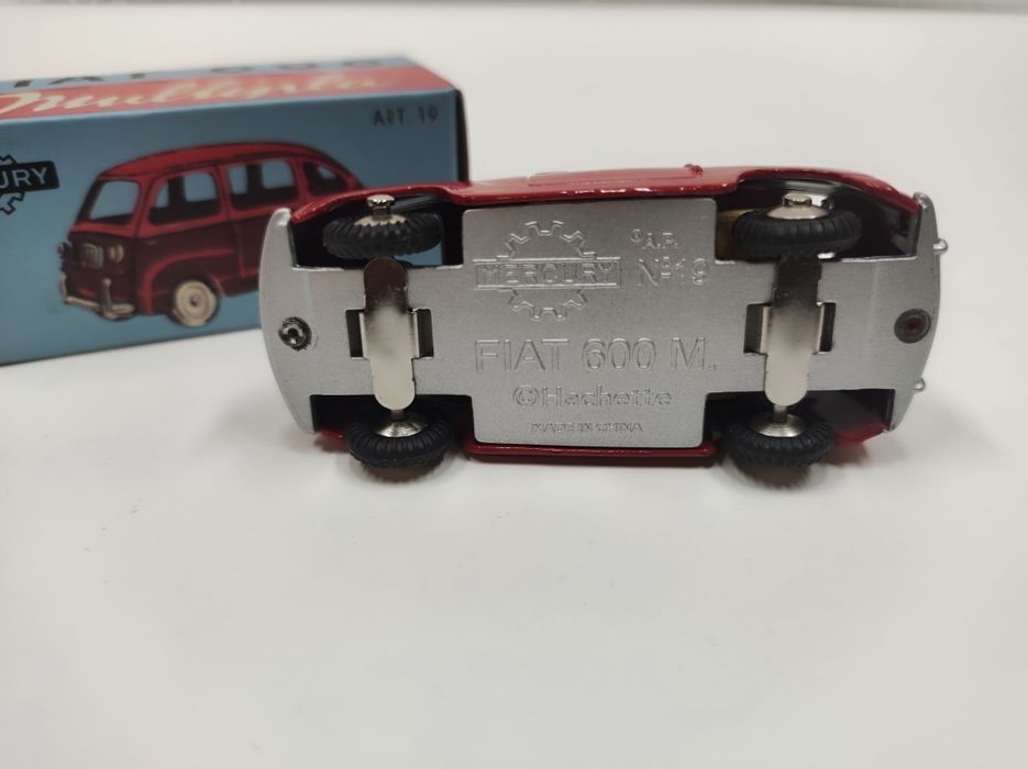 Miniatura Fiat 600 Multipla
