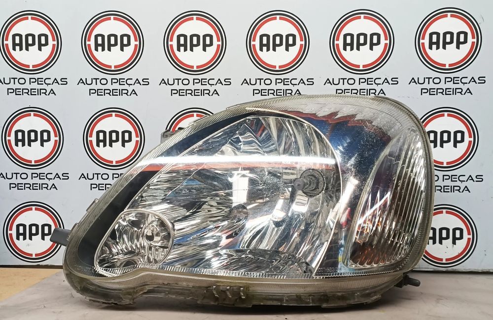 Ótica/Farol Toyota Yaris de 2005, esquerda - usada original.