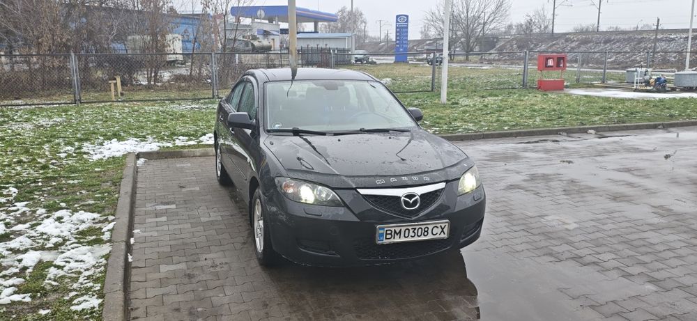 Мазда 3 седан чорний