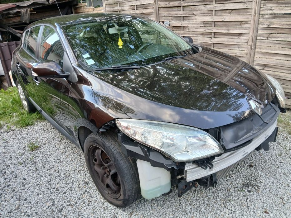 Renault Megane uszkodzony