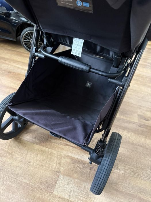 Прогулянкова коляска CARRELLO Bravo