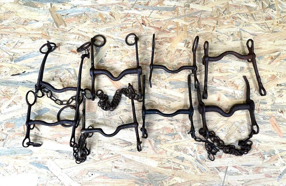 Freios ou grilhões antigos, para decoração