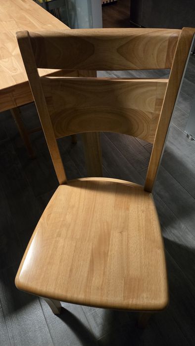 Mesa de cozinha em madeira maciça