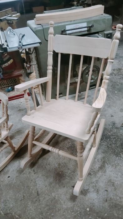 Cadeira baloiço em madeira