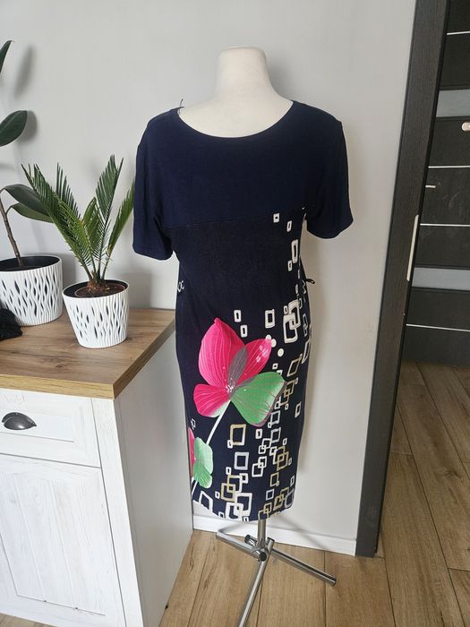 Sukienka w kwiaty Maxi granatowa xl hit