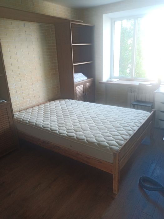 Ліжко двоспальне з матрацом