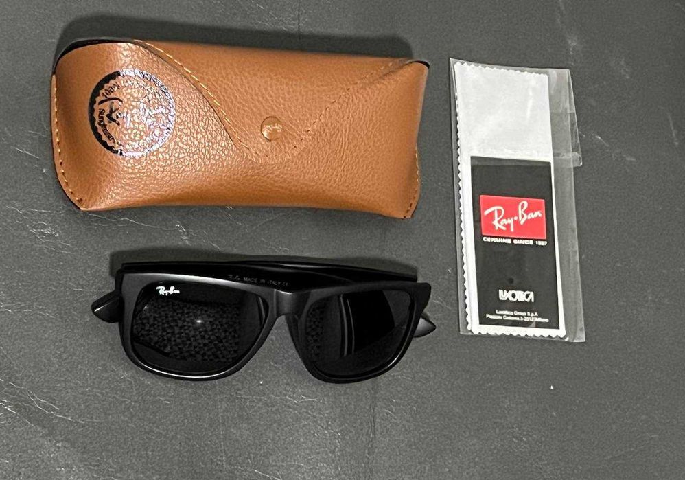 Продаю Ray-Ban Justin RB4165 Matte Black 54мм
