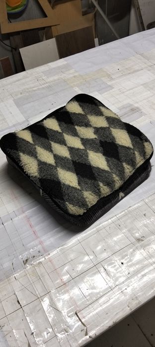 Дитячий бустер до авто