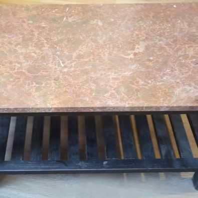 Vitrine em madeira maciça