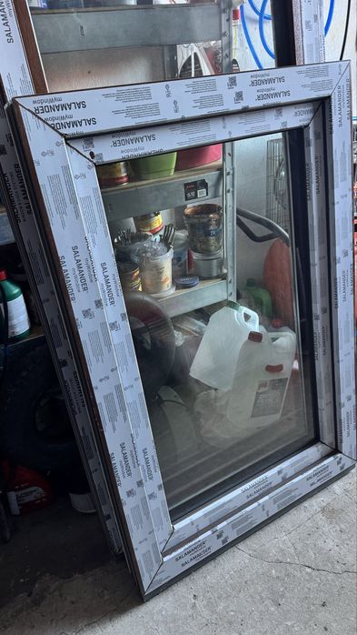 Okno trzyszybowe Salamander kolor orzech