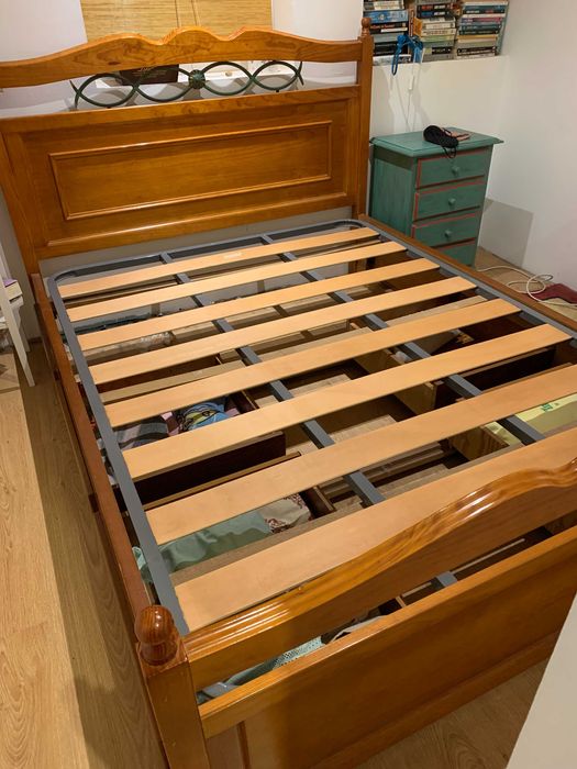 Cama de casal em madeira + estrado