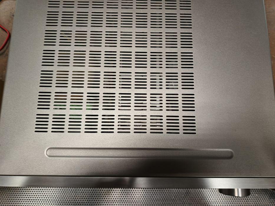 Amplituner Onkyo model TX-DS575.