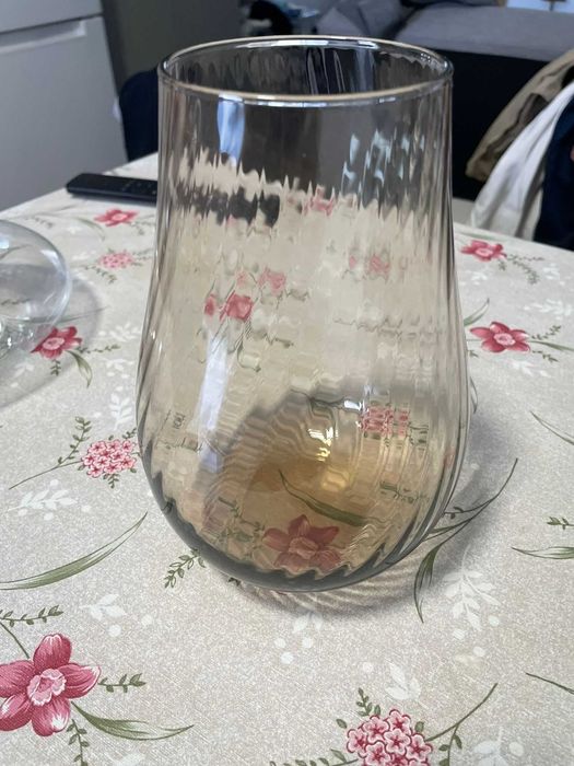 Mesa secretária  e loicas