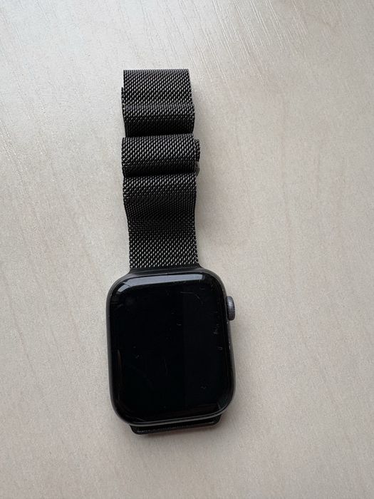 Apple Watch Series 4 • 44 мм •