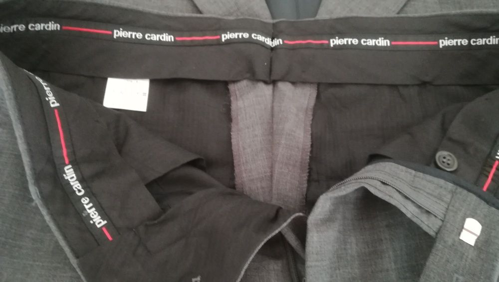 Fato cinzento Pierre Cardin